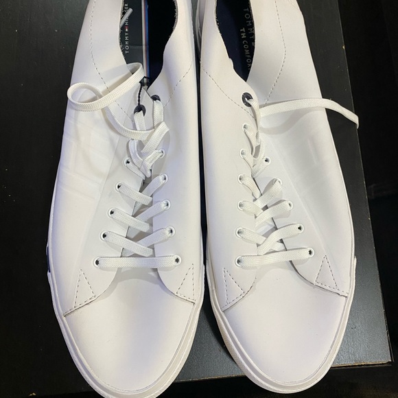 Shoe - Picture 1 of 3